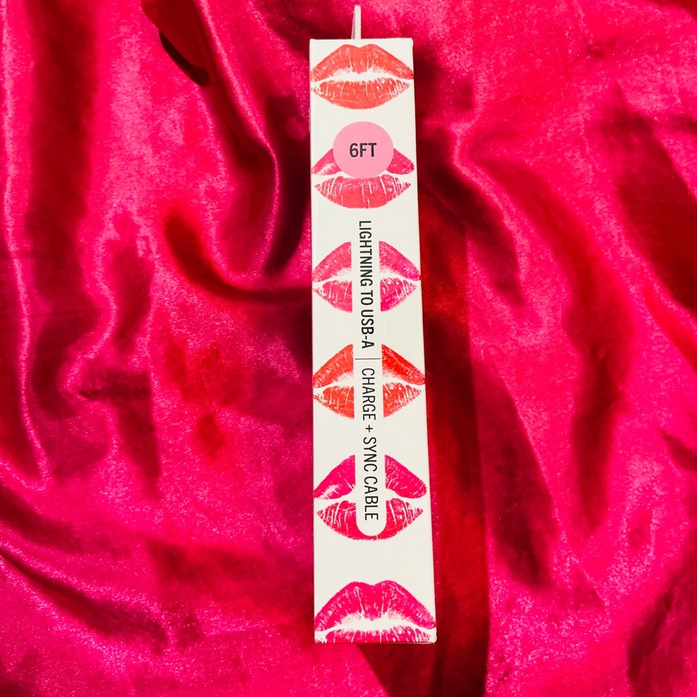 Lipstick IPhone Charger ๐๐ - Picture 2 of 3